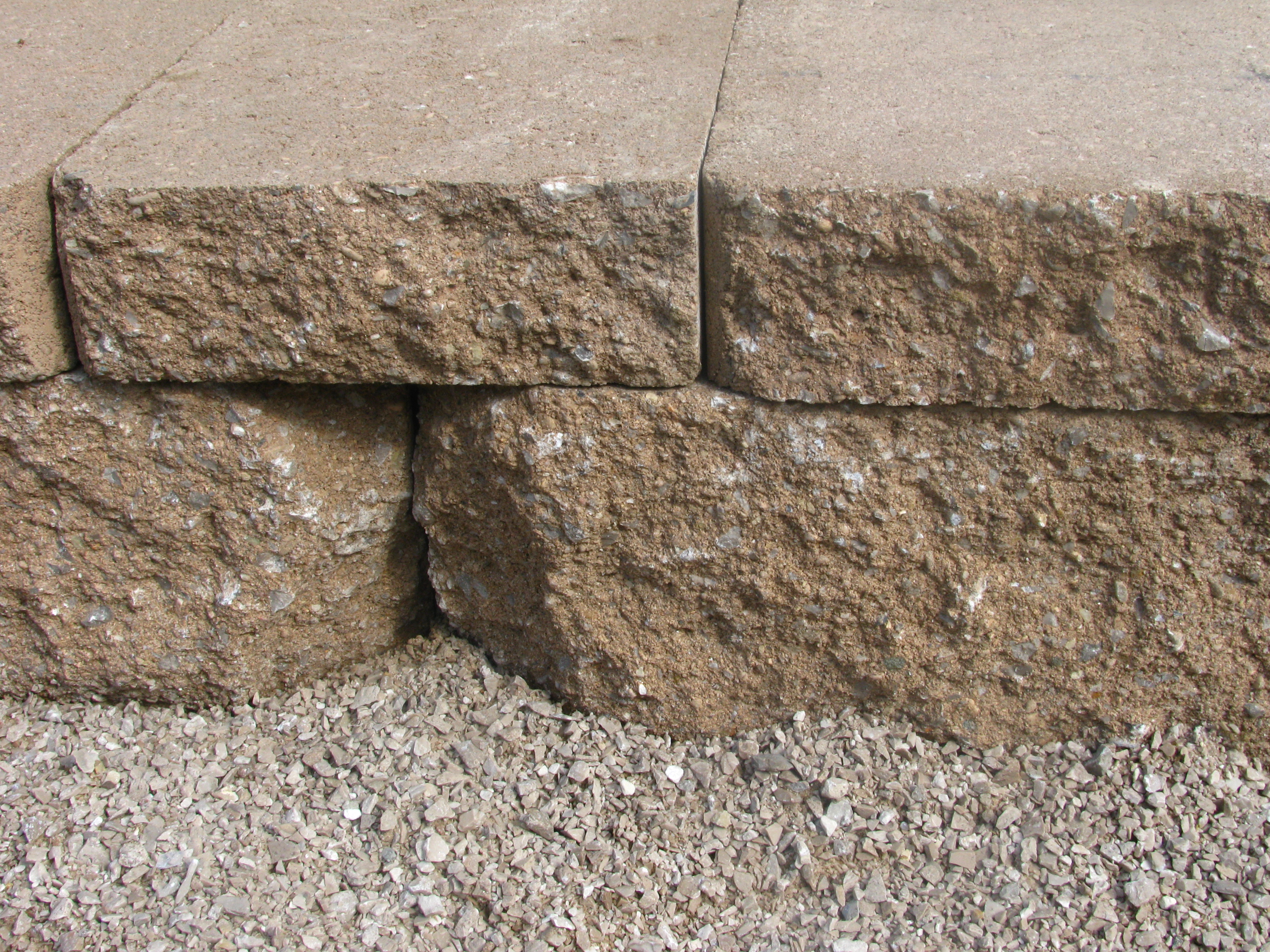 decorative retaining edge